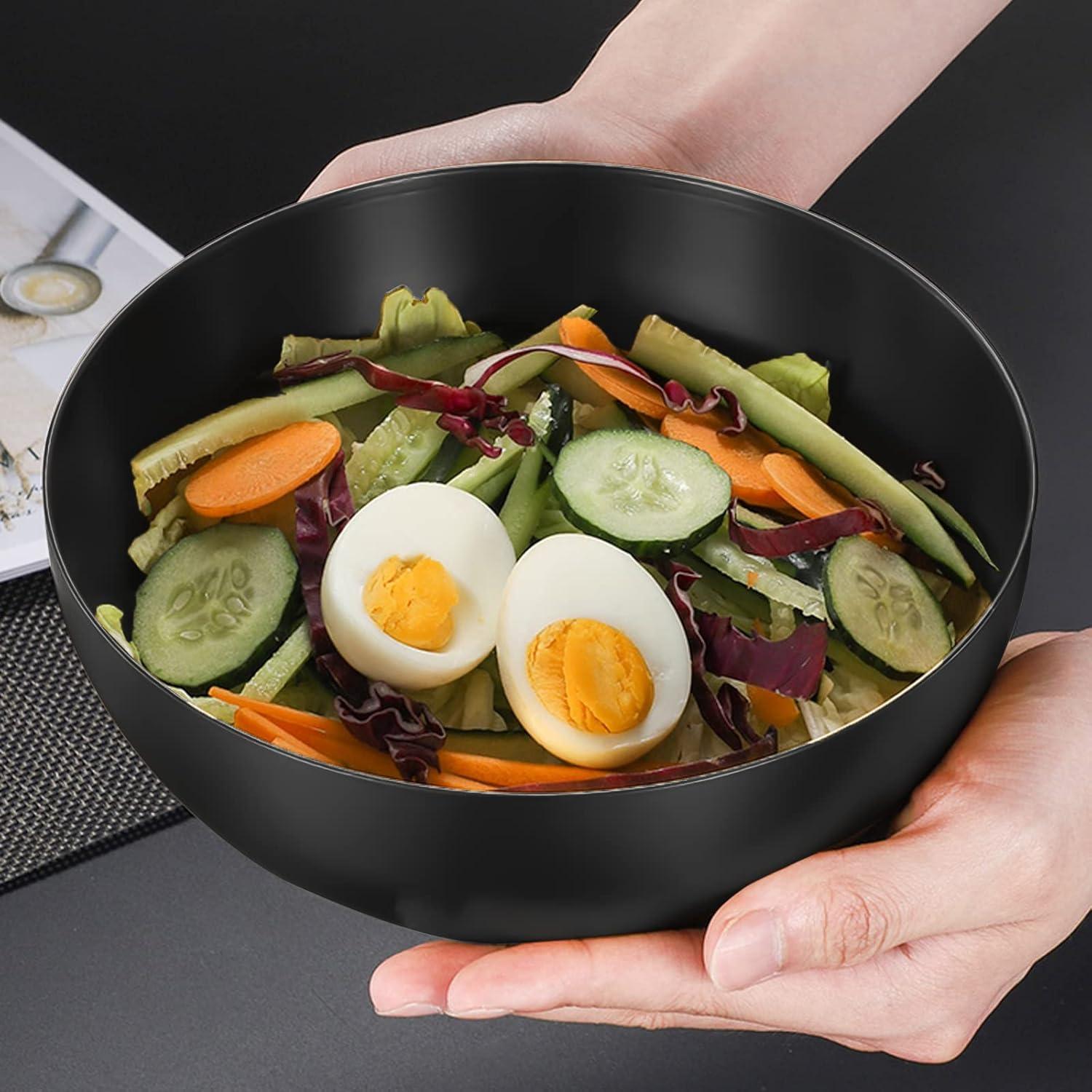 Salatschüssel mit Servierbesteck und Schneidebrett - für Obst, Salate