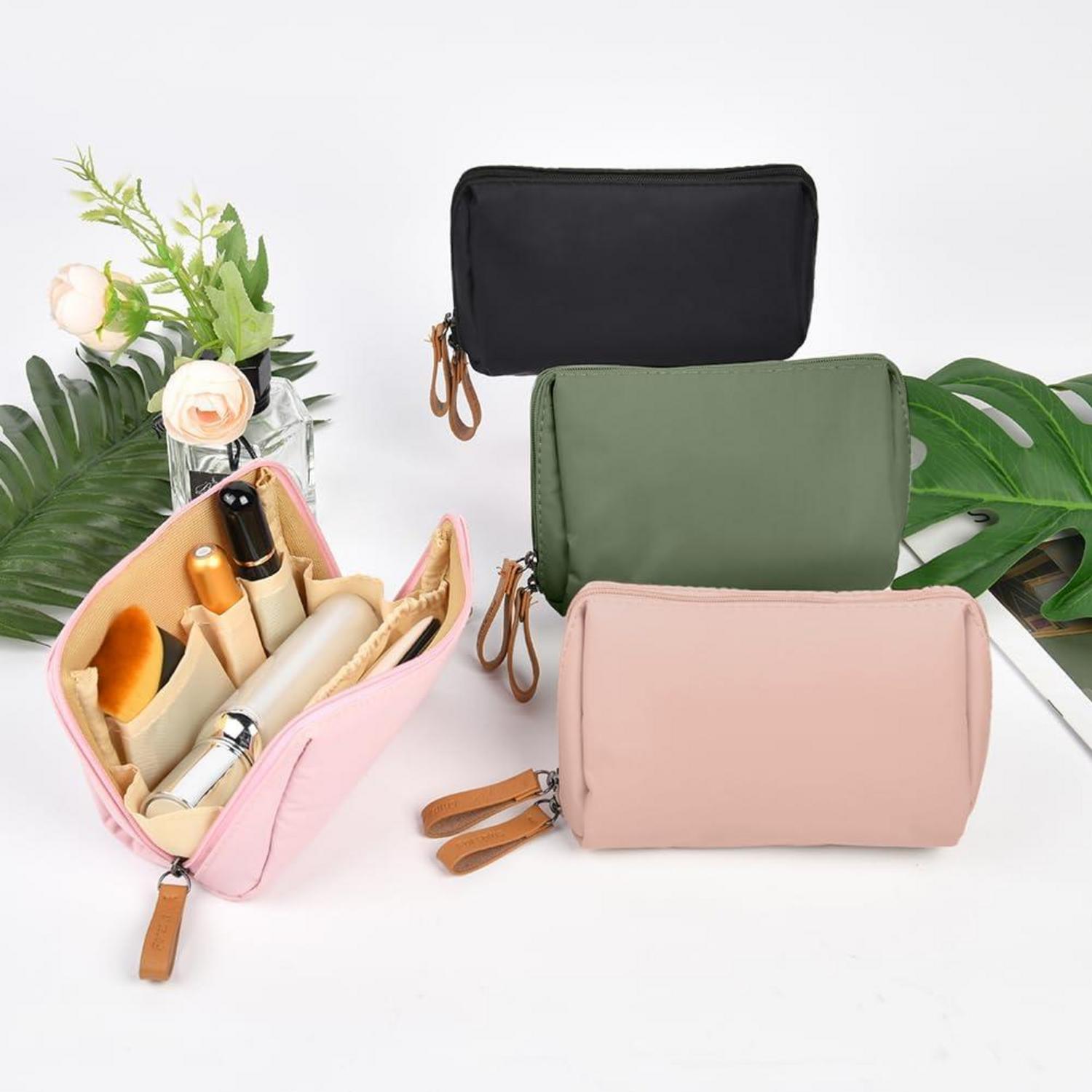 Kleine Kosmetiktasche mit Trennwand in Schwarz
