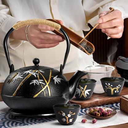 Teekanne Gusseisen Set 1,2 Liter 4 Teebecher Schwarz Bambus Pflaumenmotive