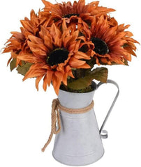 Künstliche Herbstblumen im Metalltopf für drinnen und draußen