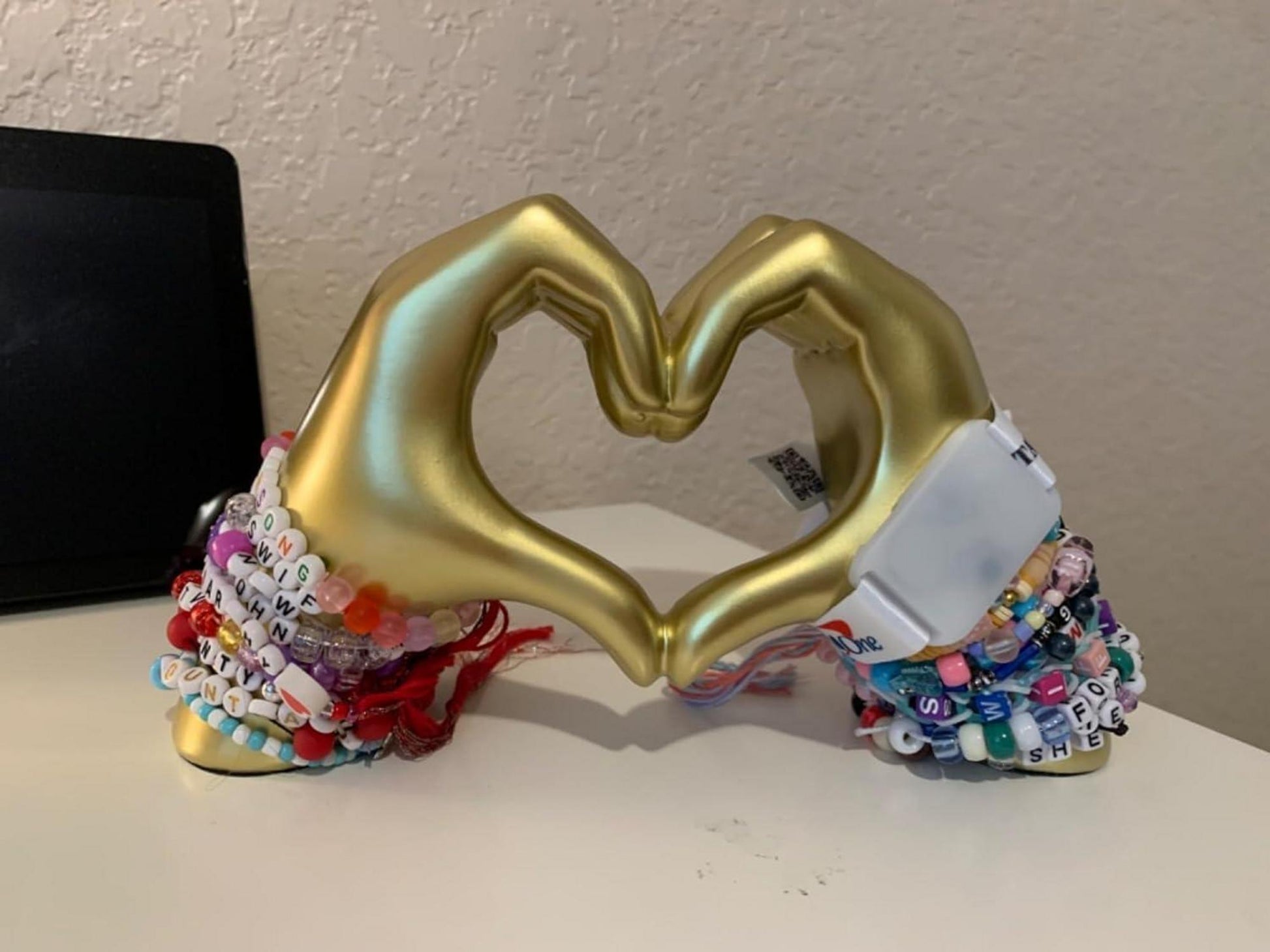 Goldene Herz Handliebe Statue, Abstrakte Paar Skulptur