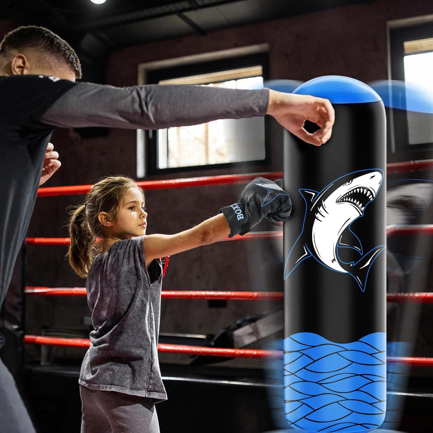 Boxsack Kinder 160 cm freistehend mit Boxhandschuhen Hai-Muster Training MMA