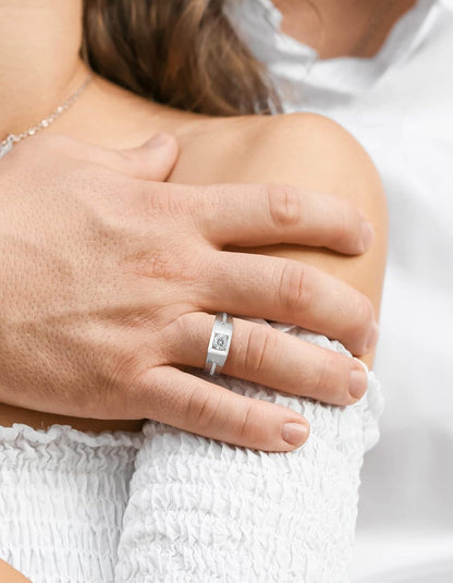 MomentWish Herren Verlobungsring 0,5 Karat Moissanit 925 Silber mit Geschenkbox