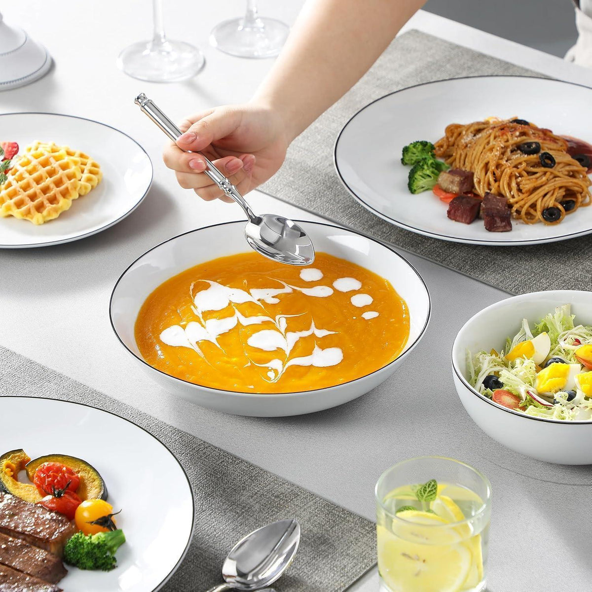 Geschirrset 24-teilig für 6 Personen, modern, weiß mit schwarzem Rand