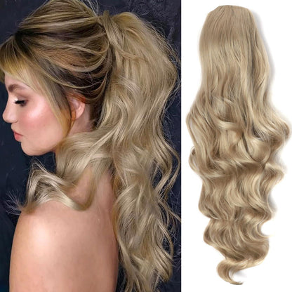 Langer, aschblonder Pferdeschwanz mit Locken und Kordelzug