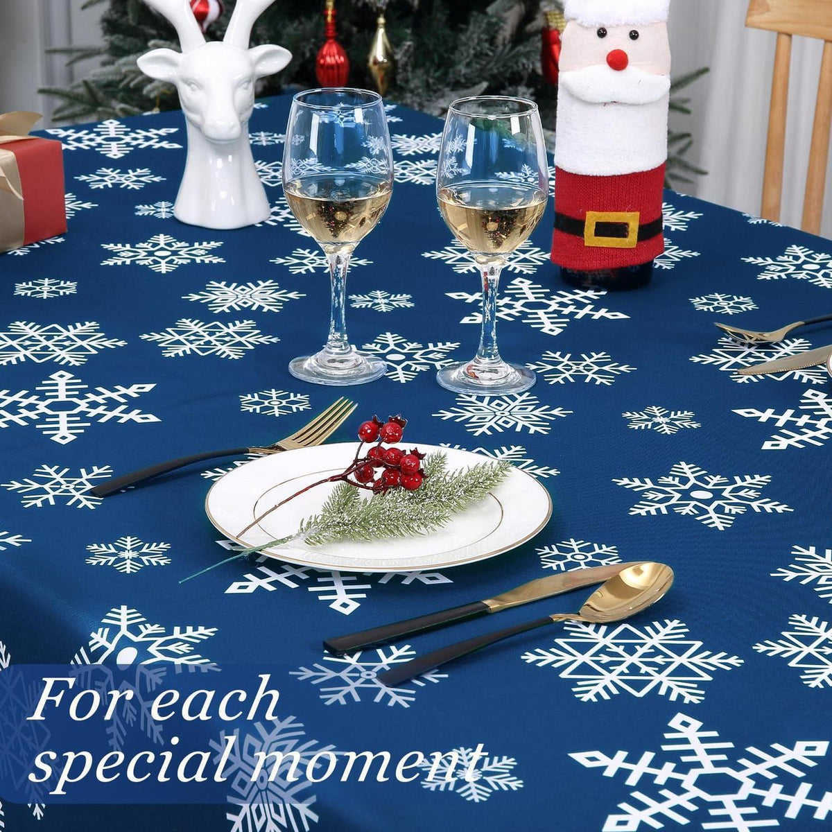 Weihnachtliche Tischdecke Blau mit Schneeflocken, 137x137cm