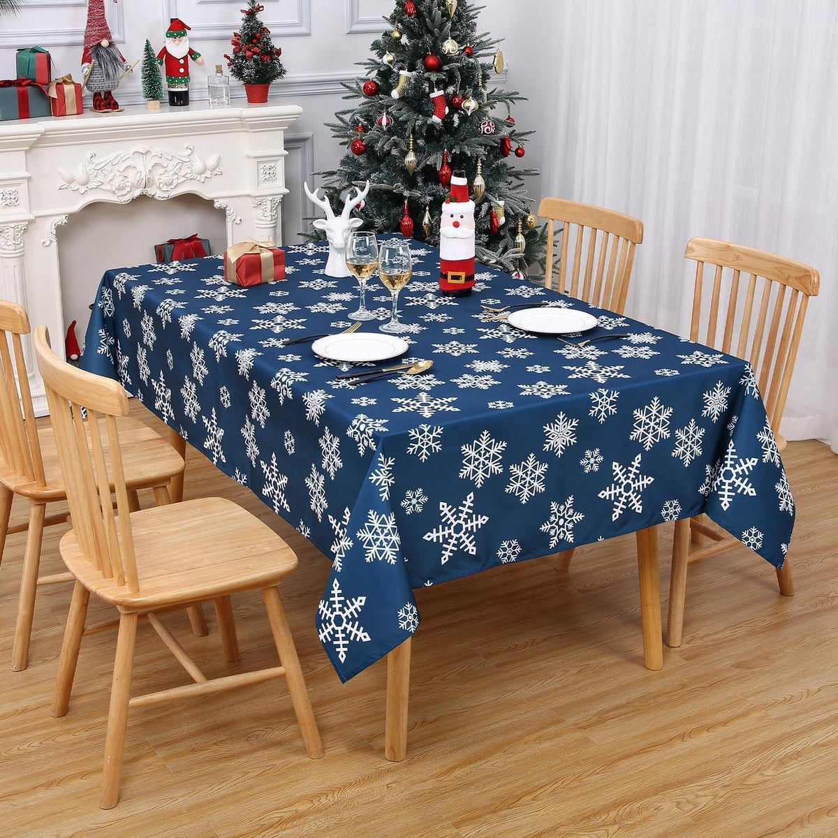 Weihnachtliche Tischdecke Blau mit Schneeflocken, 137x137cm