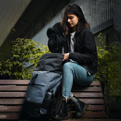 EverVanz Laptop Rucksack Rolltop USB Ladeanschluss 17 Zoll Wasserabweisend Blau