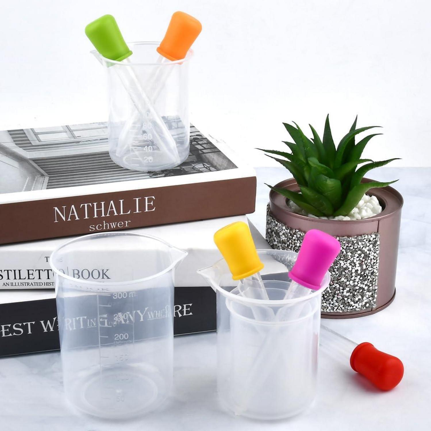 BUYGOO Kunststoff Messbecher Set mit Skala und 5ml Silikon Pipetten