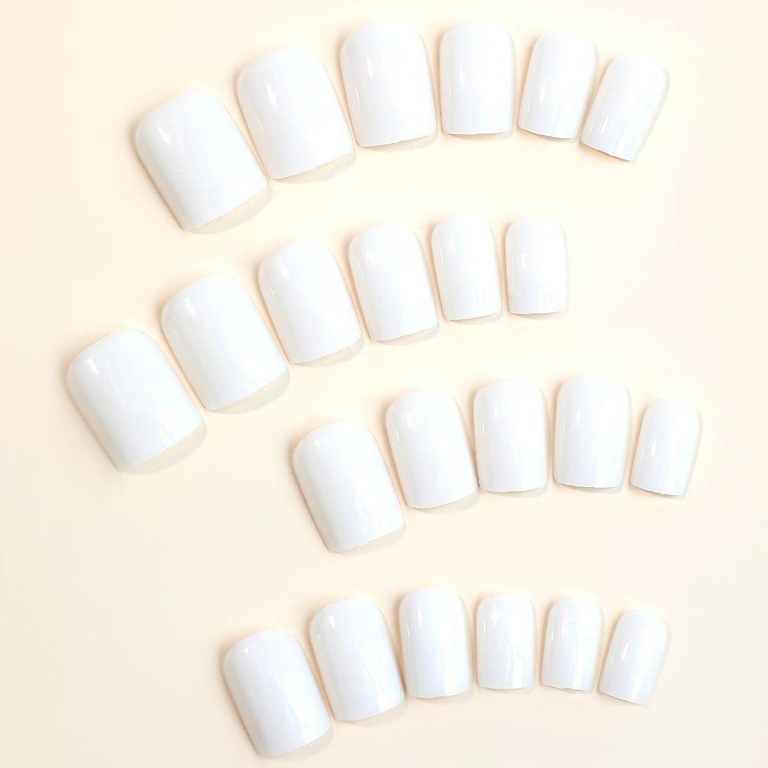 24er Set Milchig Eckige Aufklebe-Nägel mit Bling