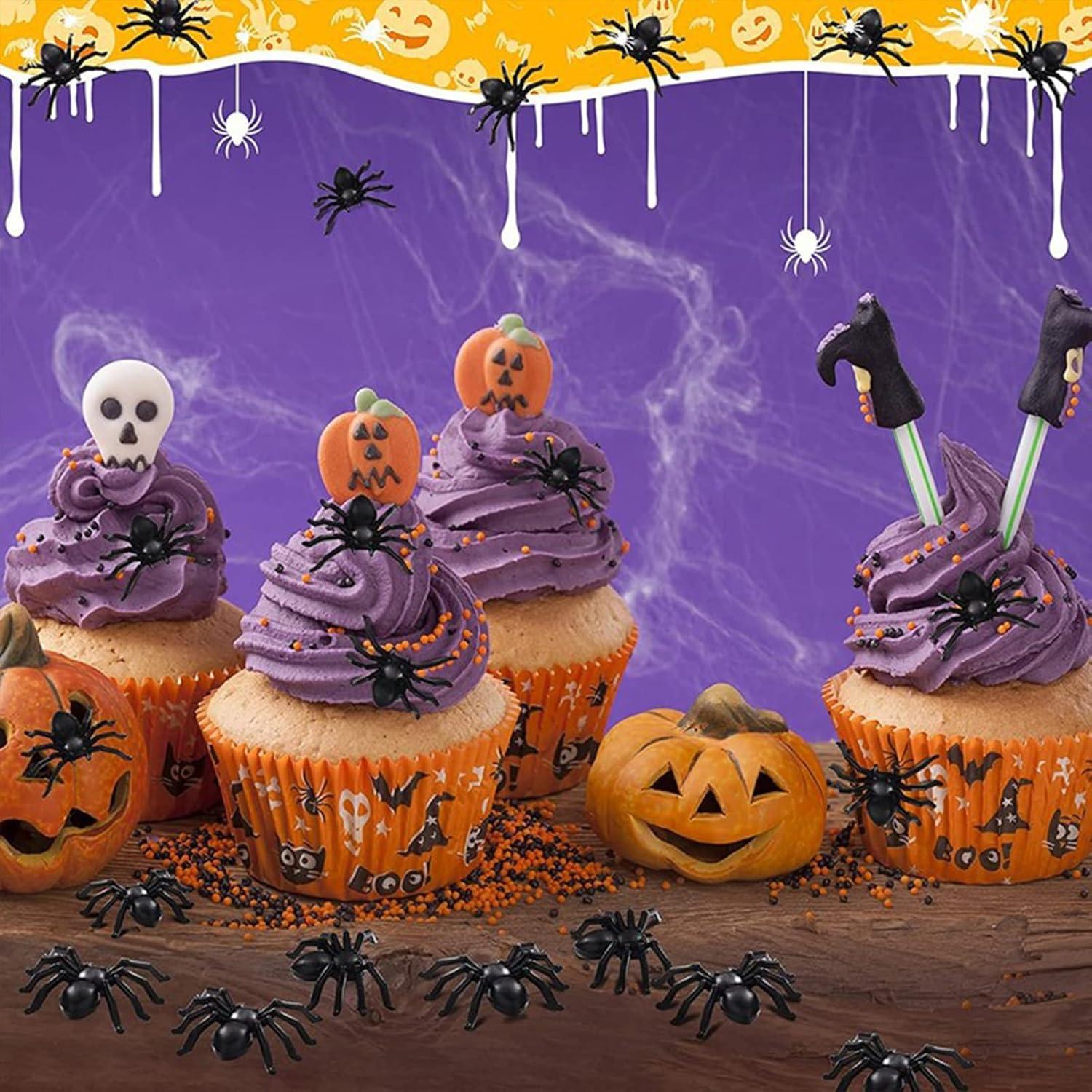 100 Stück Realistische Halloween Spinne Deko, Gruselige Kunststoff Spinnen für Halloween Party