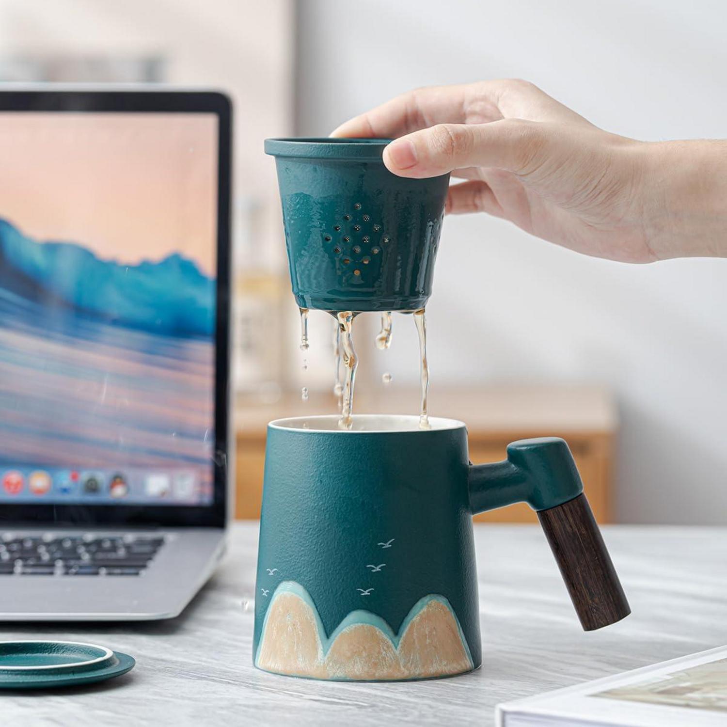 Teebecher Keramik Sandelholzgriff 400ml hochwertig handgefertigtes Muster Wildnis Design Grün