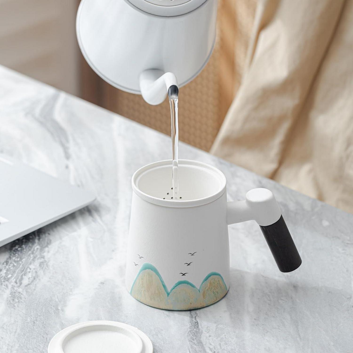 Handgemalter Teebecher aus Keramik mit Sandelholzgriff und Deckel