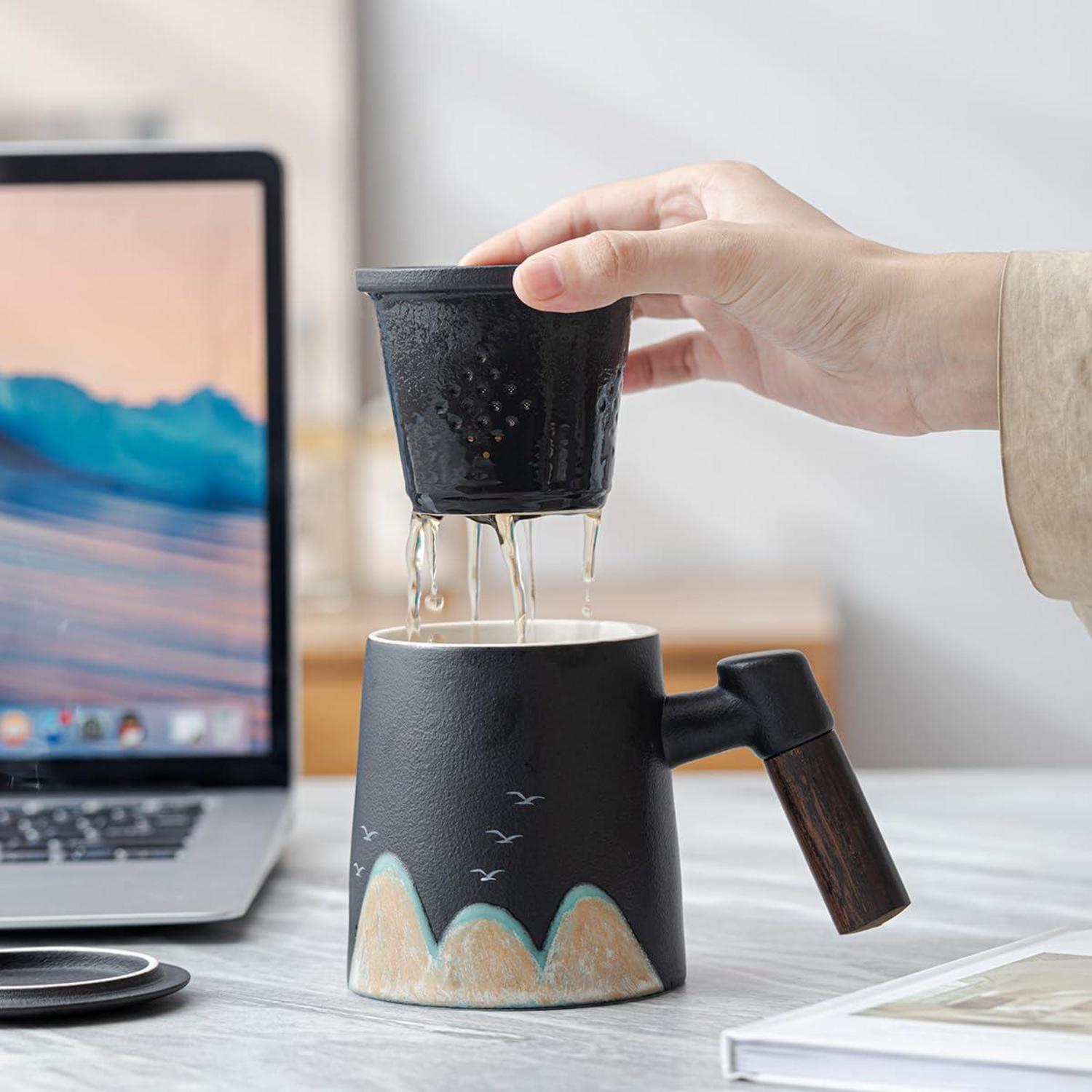 Teebecher 400ml Keramik Sandelholzgriff Handgemaltes Muster Schwarz