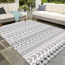 Modernes Outdoor Teppich 200x300 Schwarz Vintage-Optik Geometrischer