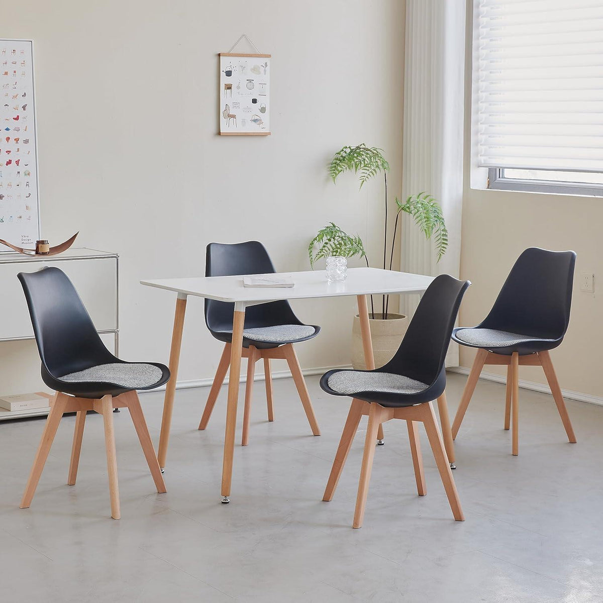 Skandinavische Esszimmerstühle 4er-Set Schwarz mit Sitzkissen