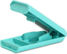 Tragbarer Tablettenteiler mit Aufbewahrungsfach und scharfen Klingen