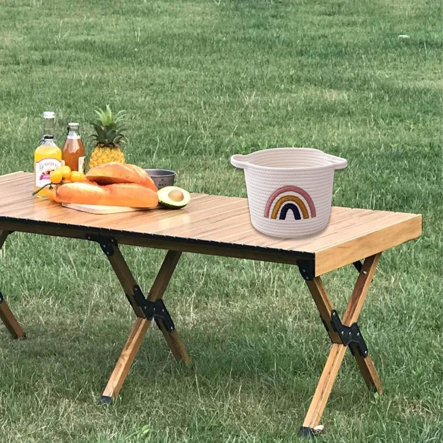 Kleiner Aufbewahrungskorb aus Baumwollseil mit Regenbogenmuster