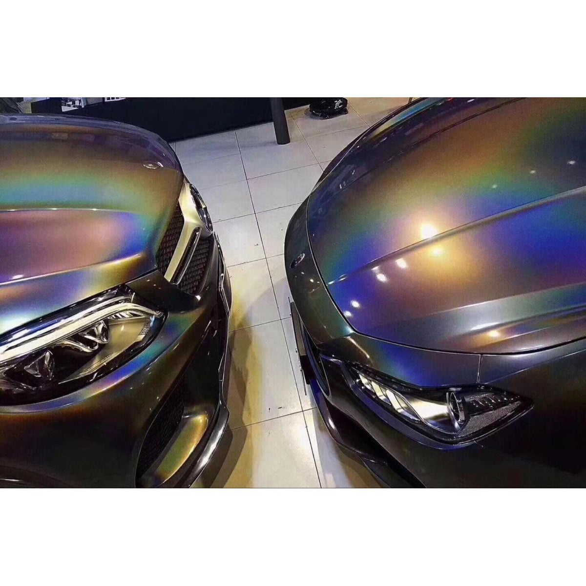 Graue Autofolie mit Regenbogen-Effekt – Car Wrapping Folie 75x152cm