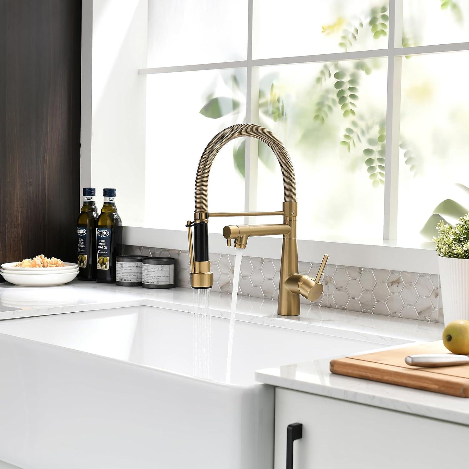 TIMACO Gebürstetes Gold Küchenarmatur mit Brause - High-End Design - Hochdruck - 360° Schwenkbar
