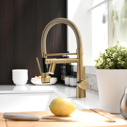 LED Wasserhahn Küche Gebürstetes Gold mit Schloss - Ausziehbar 360° Schwenkbare Spritzfunktion