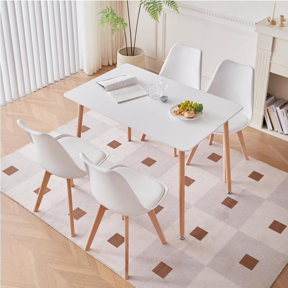 Essgruppe Weiß: Esstisch & 4 skandinavische Stühle