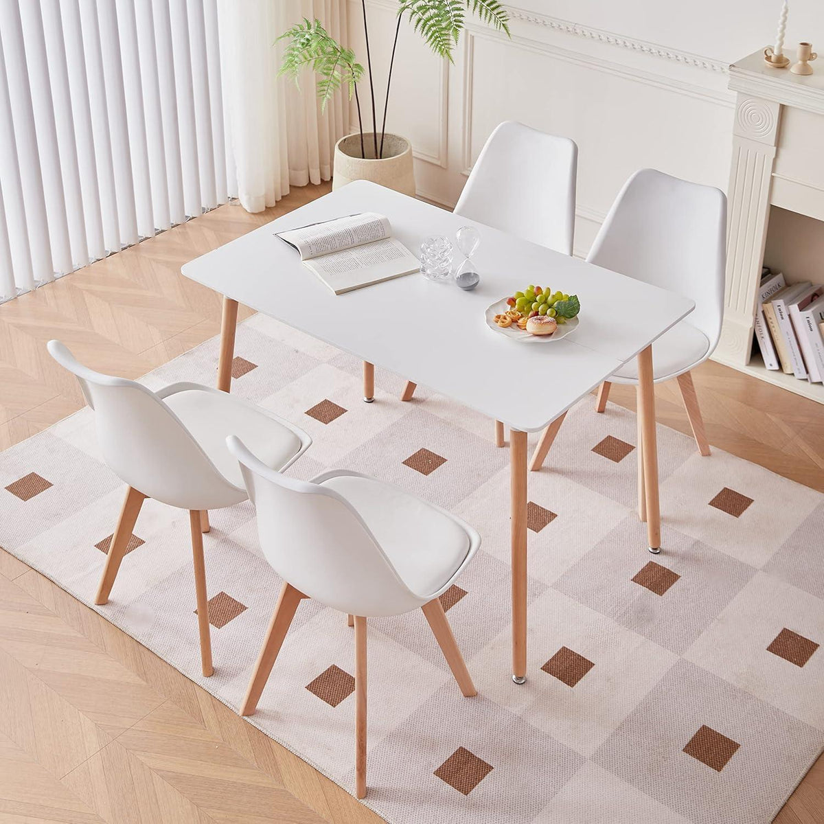 Essgruppe Weiß: Esstisch & 4 skandinavische Stühle