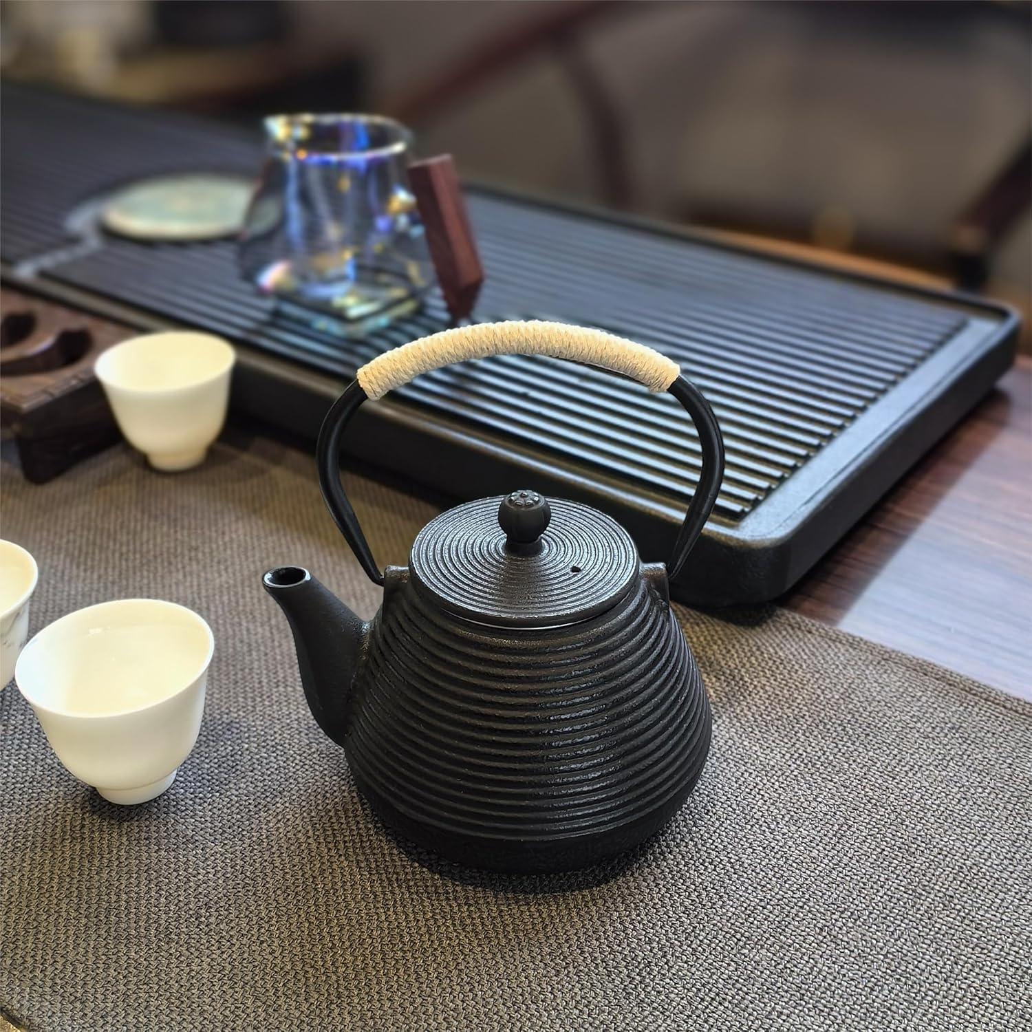 Gusseisen Teekanne mit Warmhalter und Teesieb, 600 ml, japanisch, emaillierte Innenseite, 20 Unzen, Schwarz