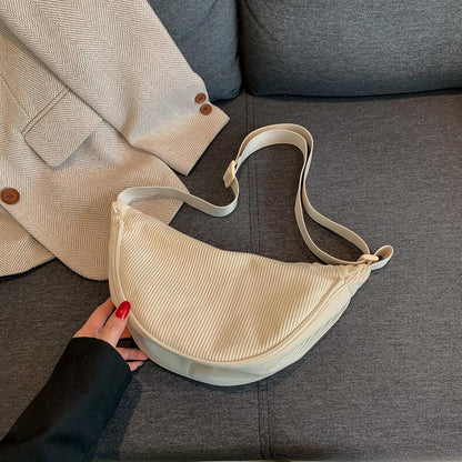 Kleine Halbmondtasche aus Cord, Einfarbig Crossbody Bag mit