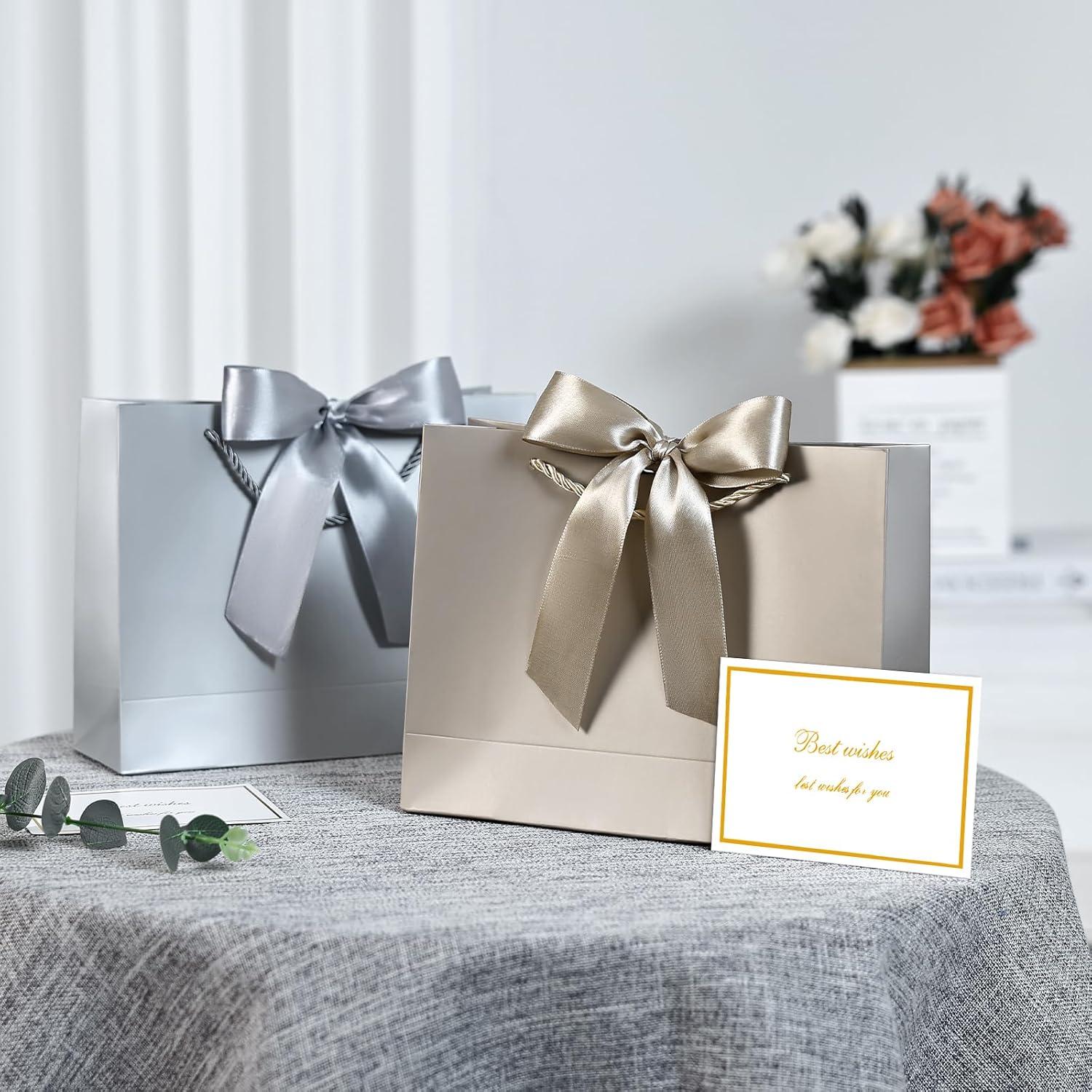 Geschenktüten Papiertüten Schleifenbändern Grußkarten Taschentüchern