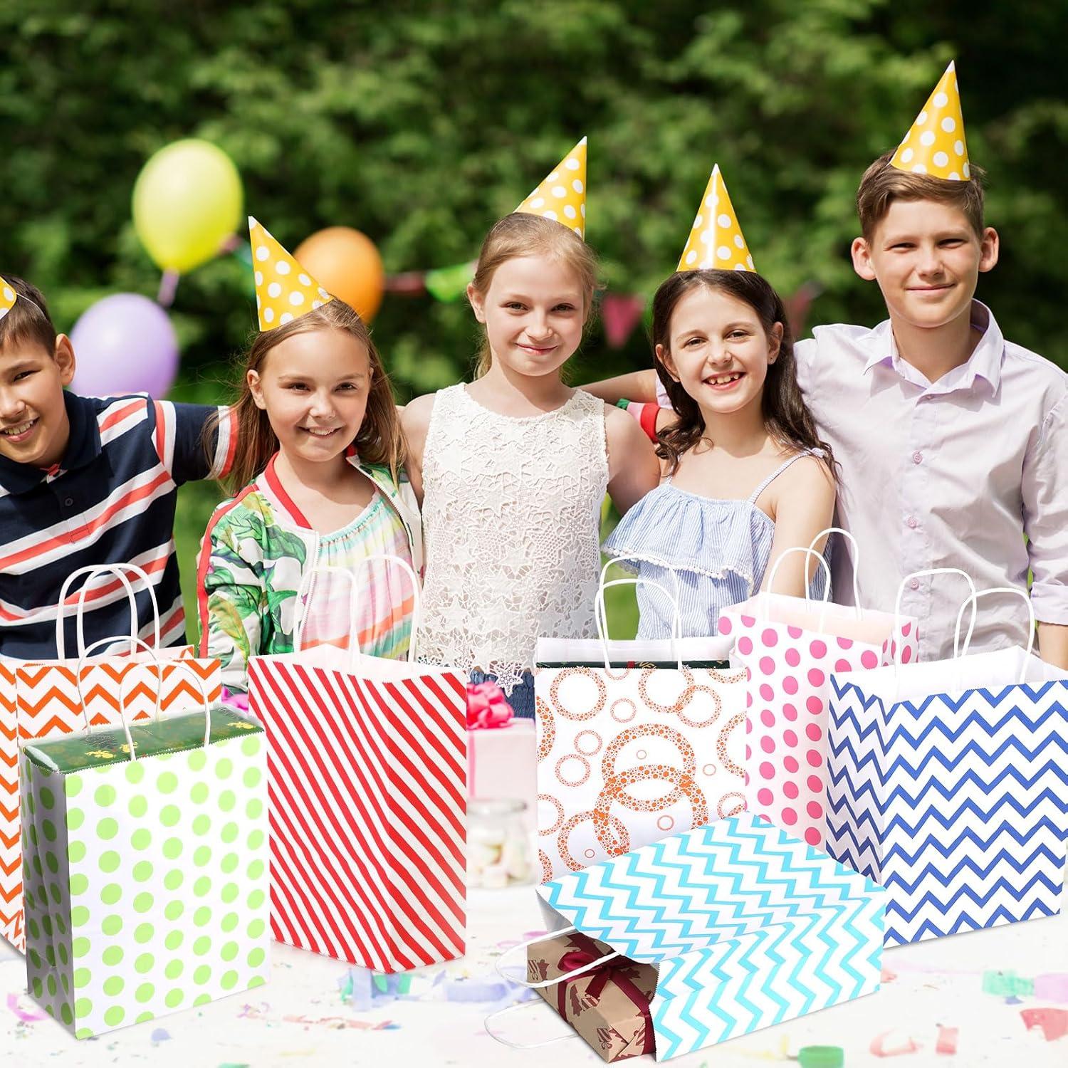 24 Stück Papiertüten Bunt Geschenktüten Henkel Gift Bags Weihnachten