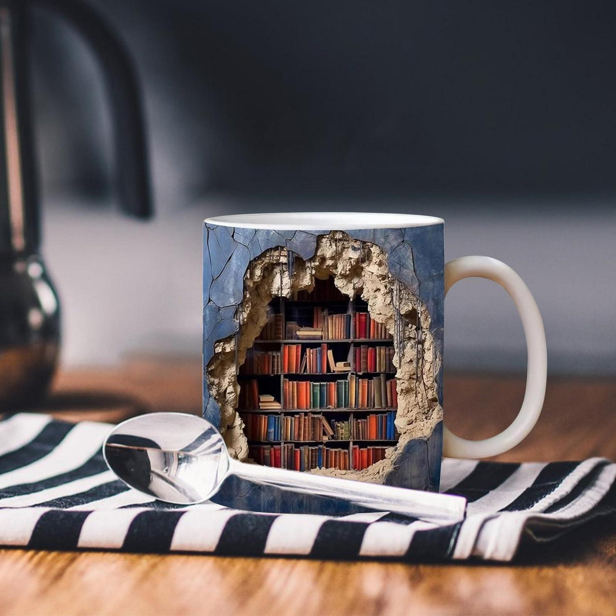 3D Bücherregal Tasse – Keramik Kaffeebecher für Leser & als Geschenk