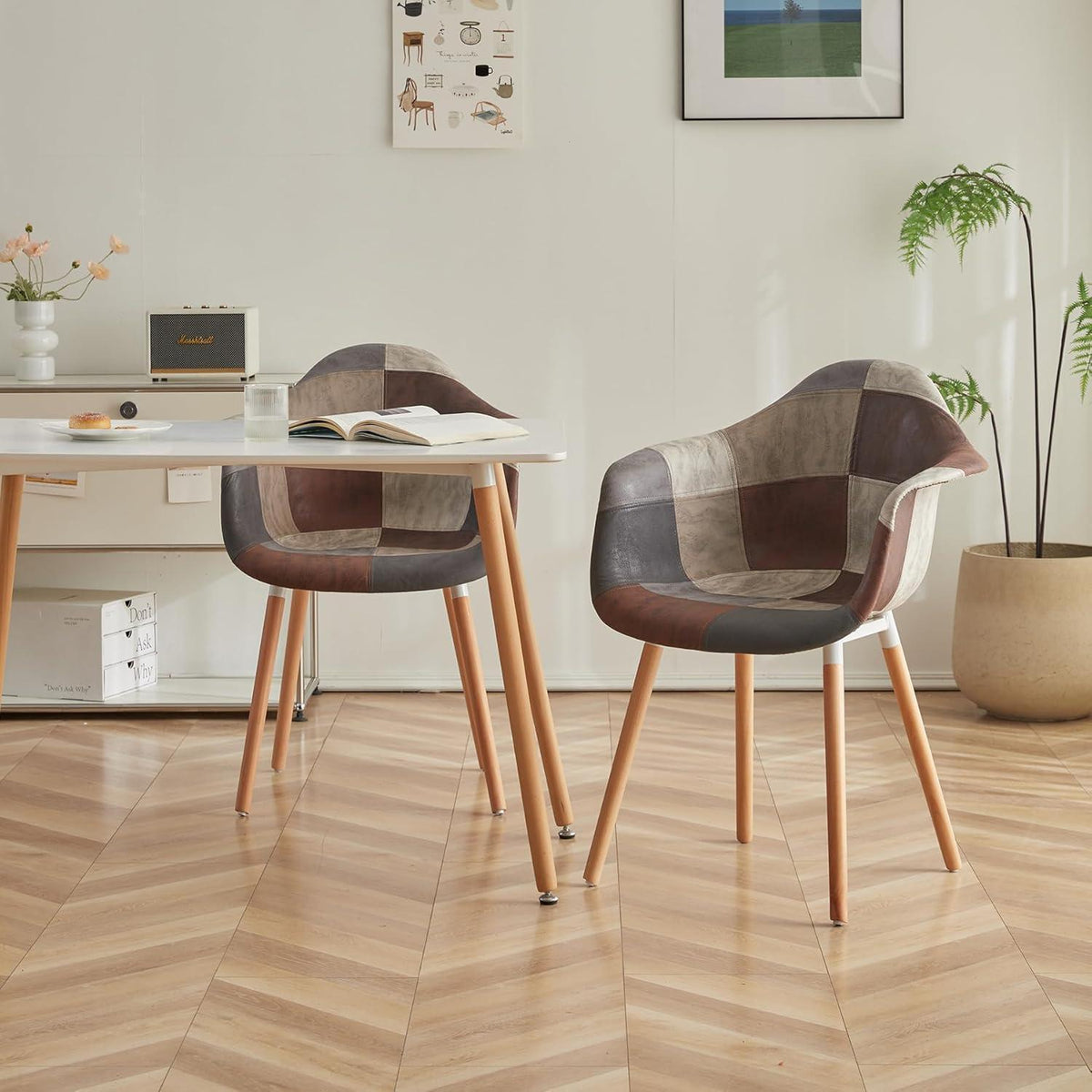 2 Esszimmerstühle Patchwork-Stoff mit Armlehnen, Buchenholz Braun
