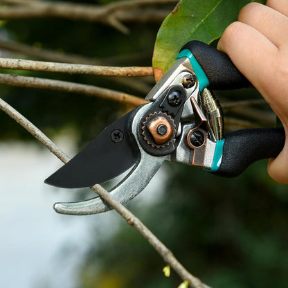 Professionelle Gartenschere mit Ilaflon beschichteten Klingen