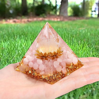 Rosenquarz Orgonit Pyramide Kristalle Lotus Energiesteine Spirituelle