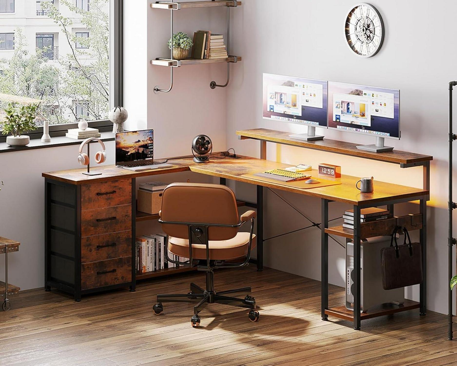 ODK Schreibtisch mit Schubladen und USB-Anschlüssen, L-Form LED Bürotisch 155×110cm Vintage-braun