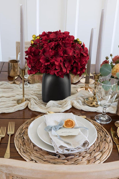 Künstliche Hortensien mit Beeren in Schwarzer Keramikvase, 31cm, Burgunderrot