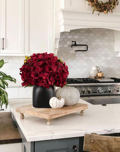 Künstliche Hortensien in Schwarzer Keramikvase mit Beeren, 31