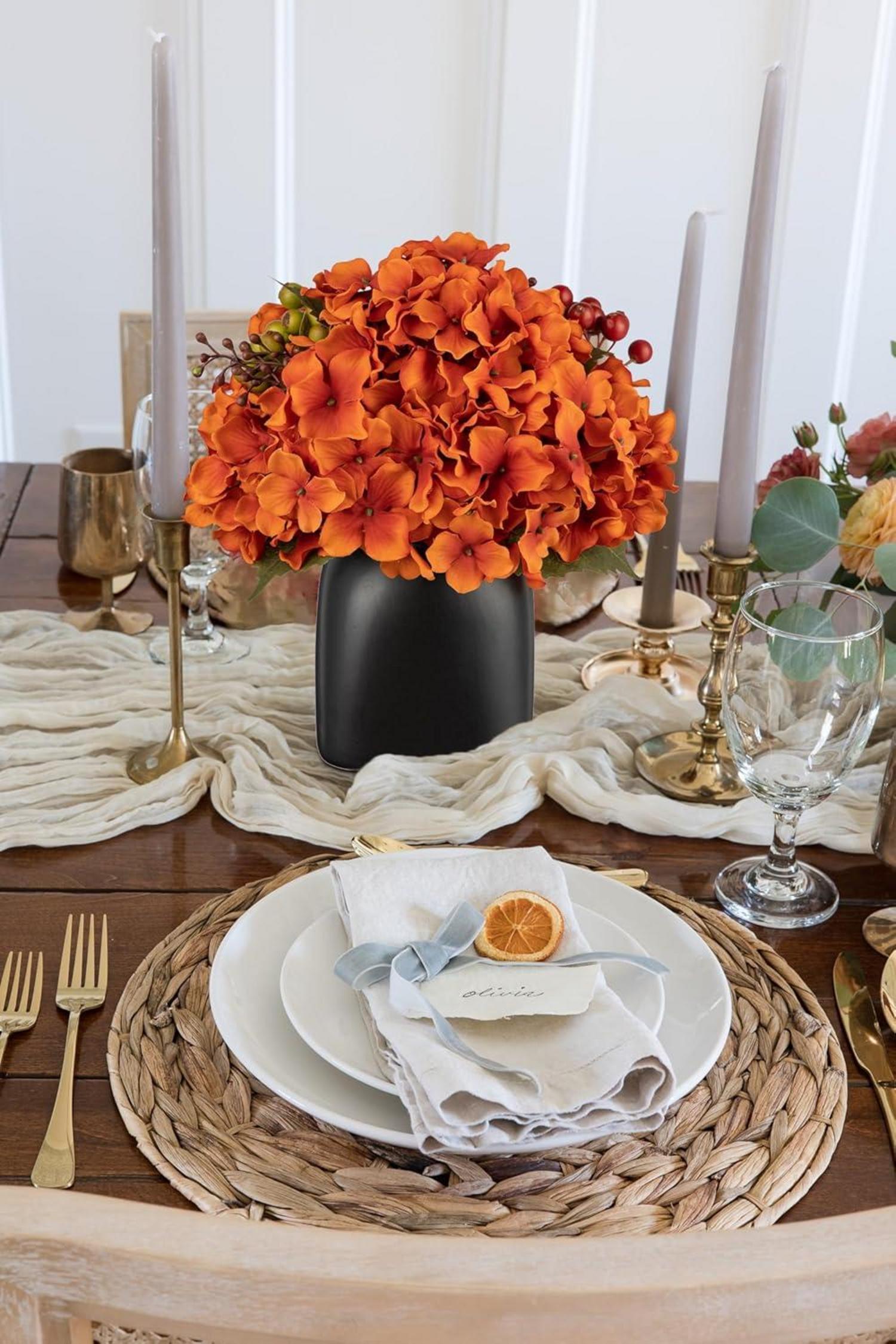 Kunstblumen Hortensien Orange mit Beeren in Schwarzer Keramikvase