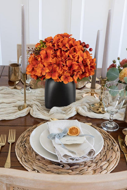 Kunstblumen Hortensien Orange mit Beeren in Schwarzer Keramikvase