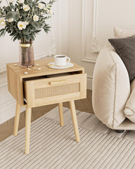 Rattan Nachttisch mit Schublade und Holzbeinen