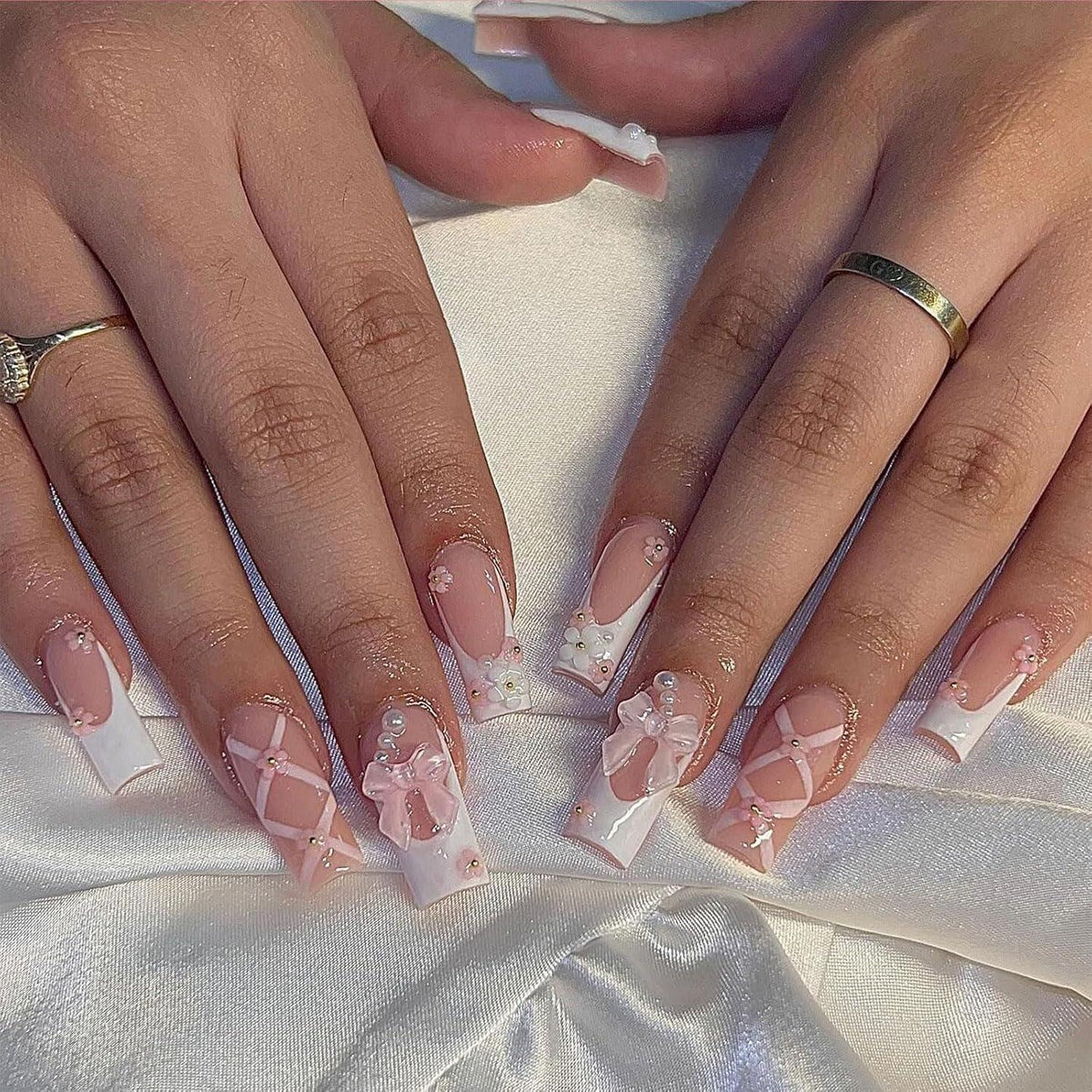 Rosa Strass Nagelset – 24 Glitzernde Blüten-Nagelspitzen