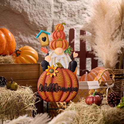 Herbstdeko für Garten und Terrasse mit Gnome und Kürbis