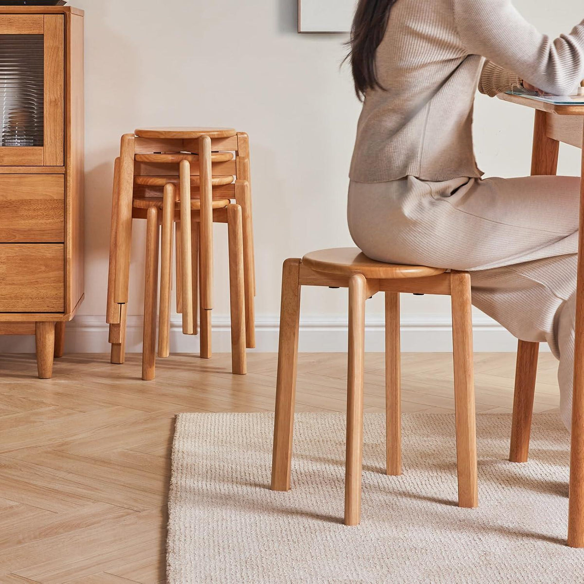 Massivholz Barhocker Set (4er) – Stapelbar & Platzsparend