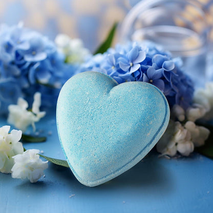 Geschenkset Frauen: Lavendelduftkerze Badebombe Seife Herzacryl Blau