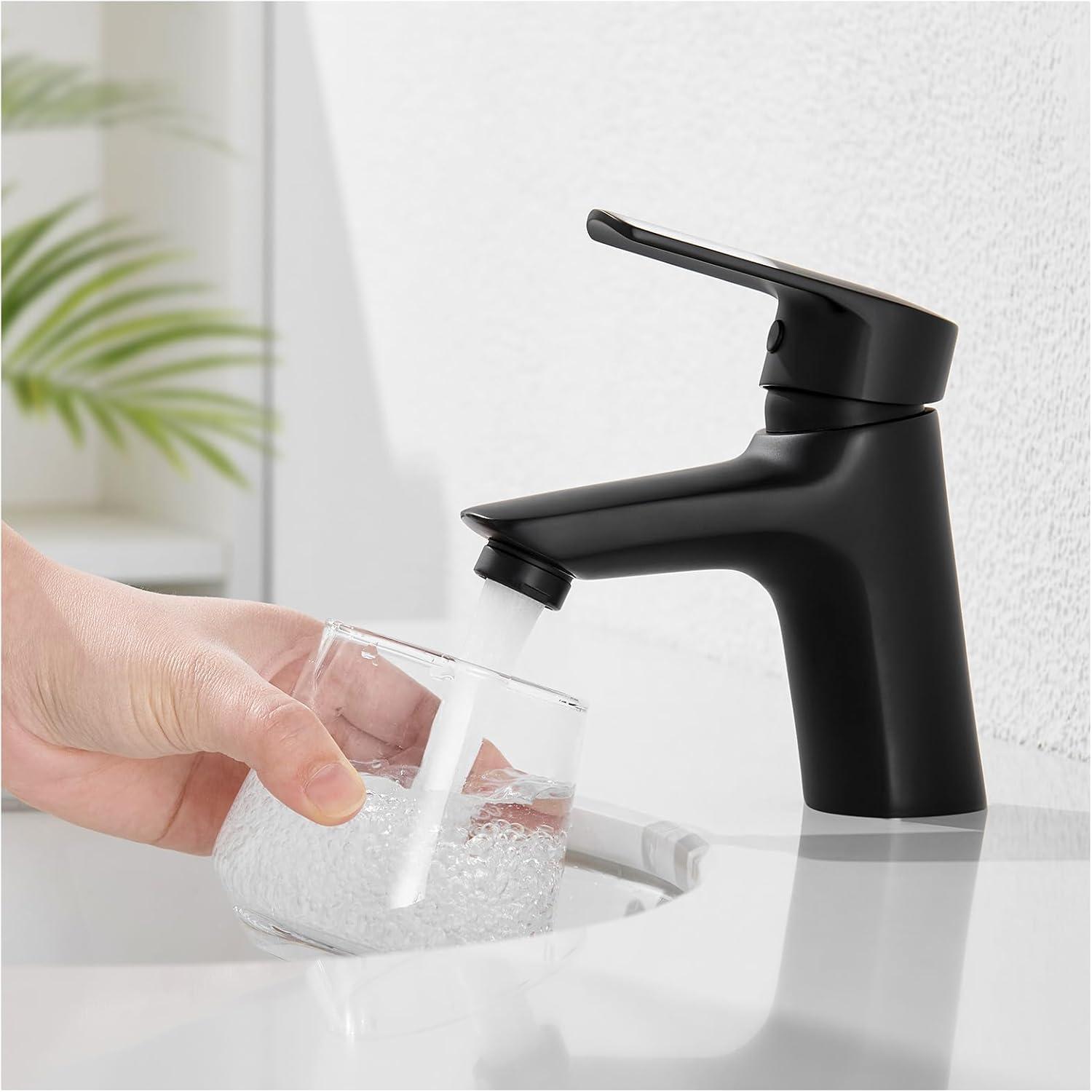 Schwarze Waschtischarmatur mit Keramikventilkern - Wassersparender