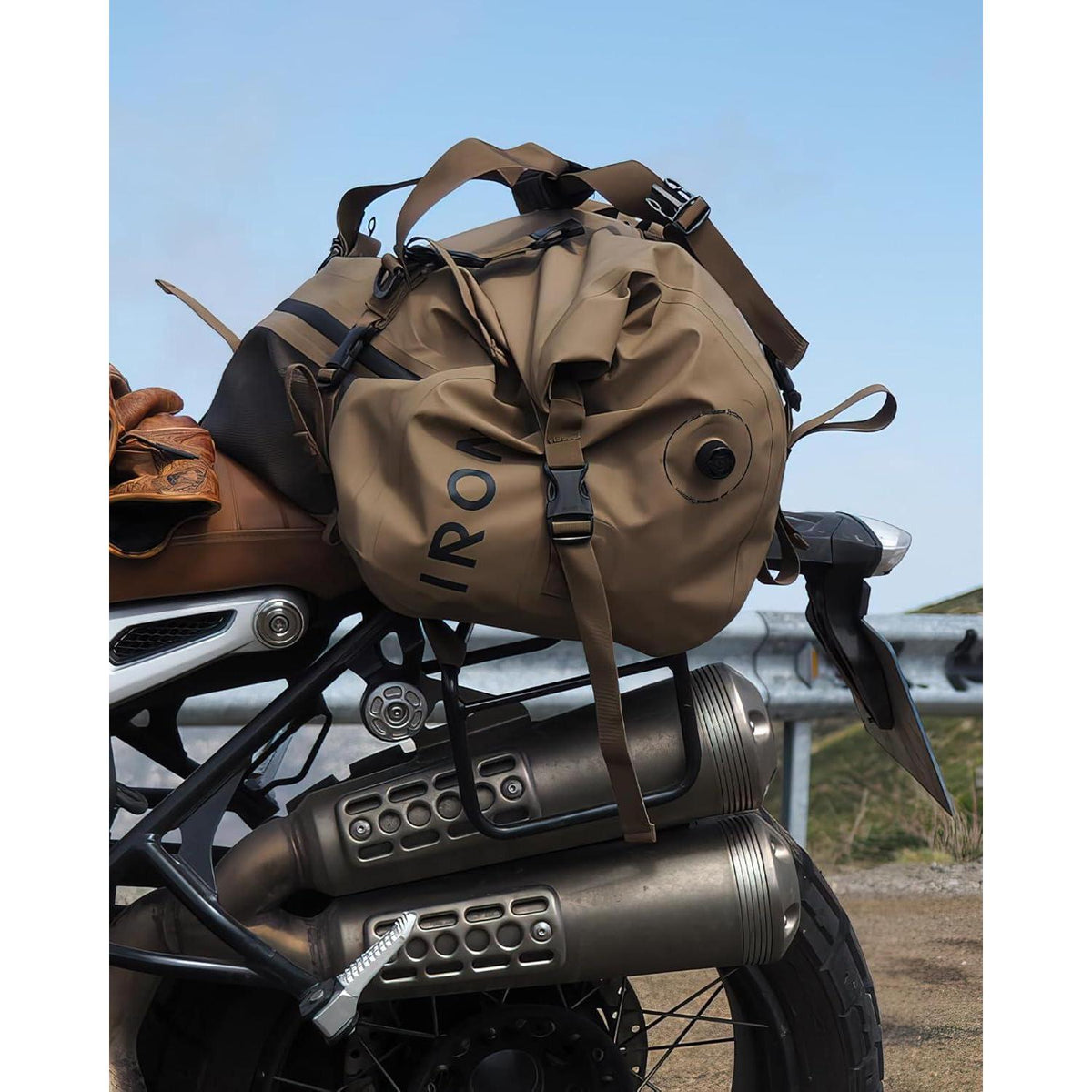 Wasserdichte Motorrad Gepäckrolle 30L – Braun
