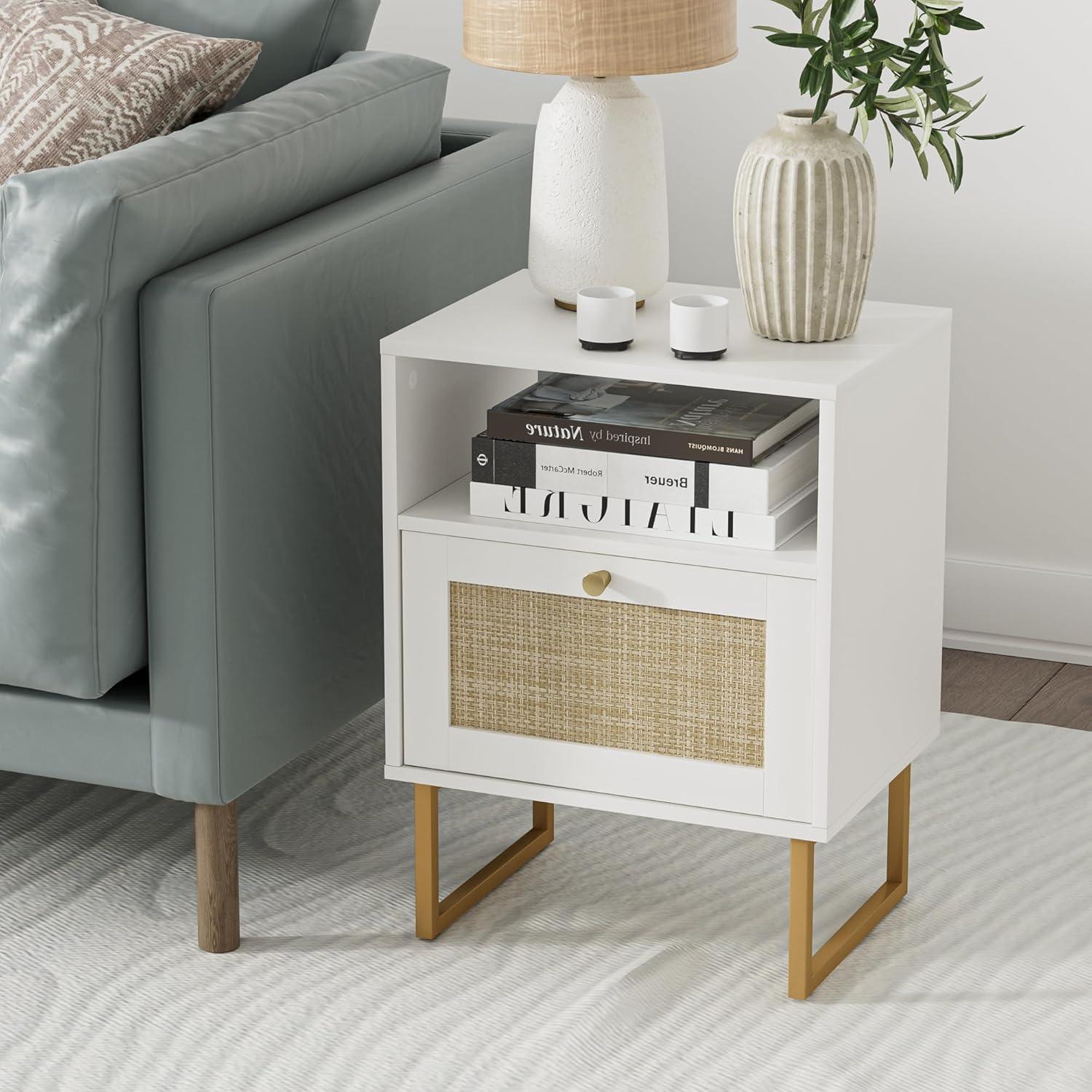 Rattan Nachttisch mit Schublade und Regal, goldener Rahmen