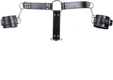Faux Leder Harness mit Handschellen und Metall Penisring BDSM Fetisch