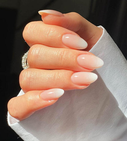 24 Gradient Nude Nägel Oval Kurz Pink Press on Nails